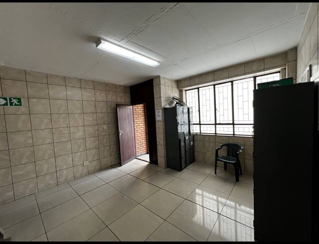 2,512M² WAREHOUSE TO LET IN BEACONVALE